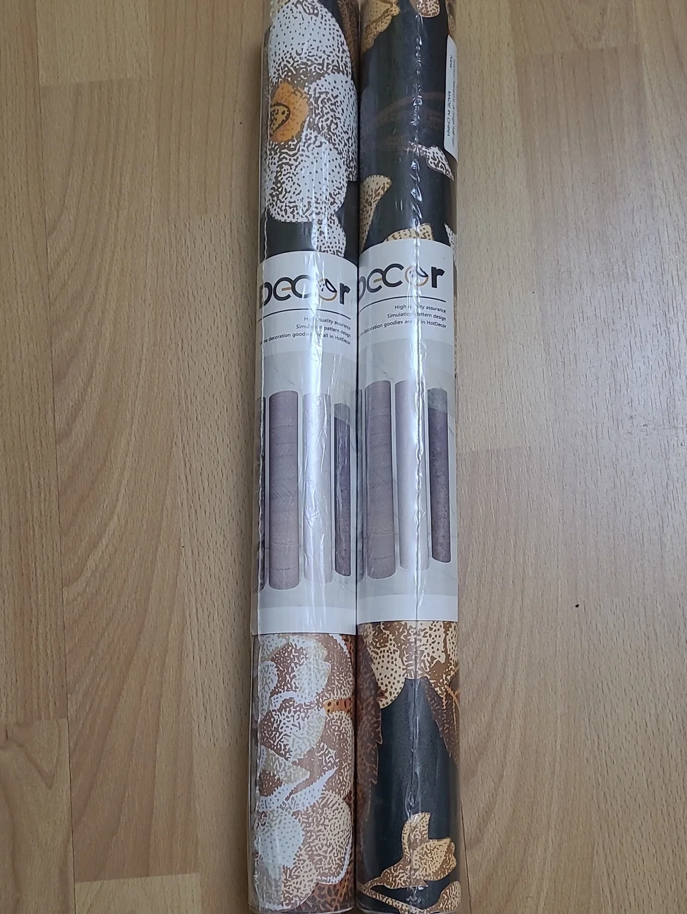 Leaf Print Wallpaper Roll Set in Brown and Tan